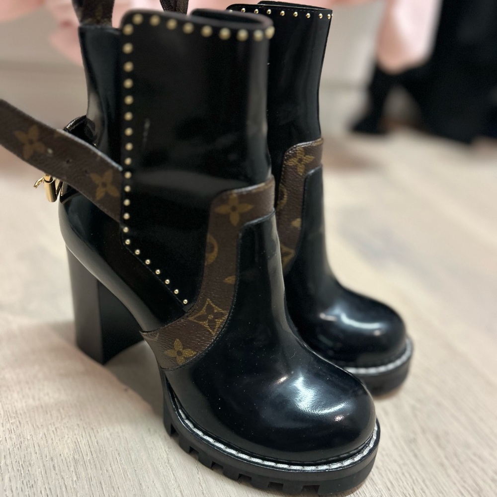 Louis Vuitton Black and Brown Heeled Boots w  free   LV  wristlet - Picture 6 of 8